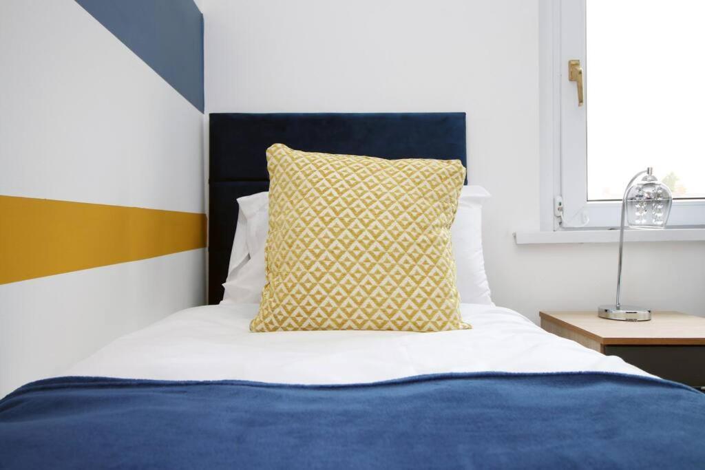 Holiday House For 7 Guests, Free Wi-Fi & Self Check-In Explore Newport Villa Luaran gambar