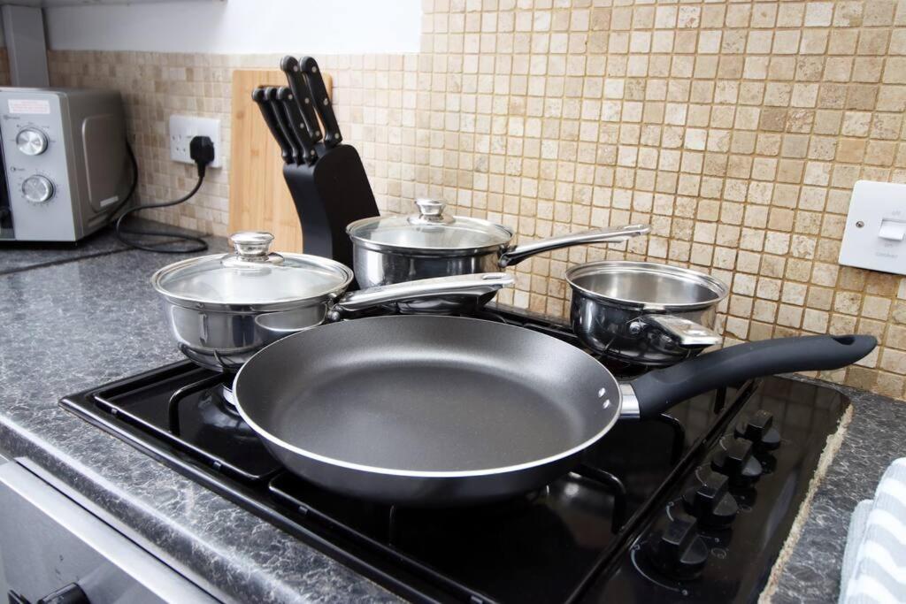 Holiday House For 7 Guests, Free Wi-Fi & Self Check-In Explore Newport Villa Luaran gambar