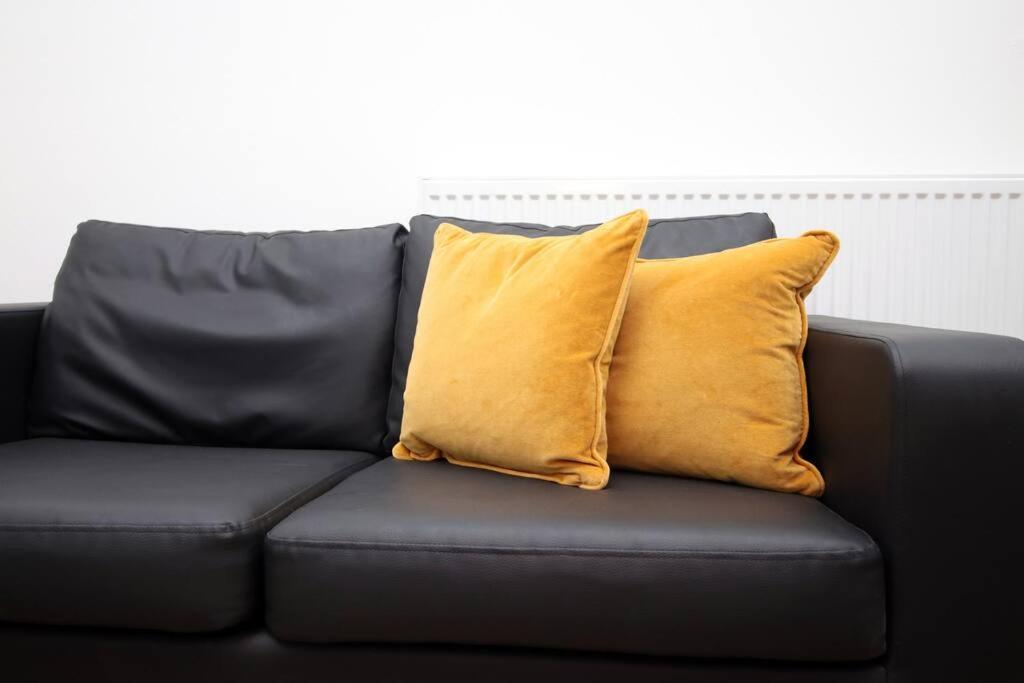 Holiday House For 7 Guests, Free Wi-Fi & Self Check-In Explore Newport Villa Luaran gambar