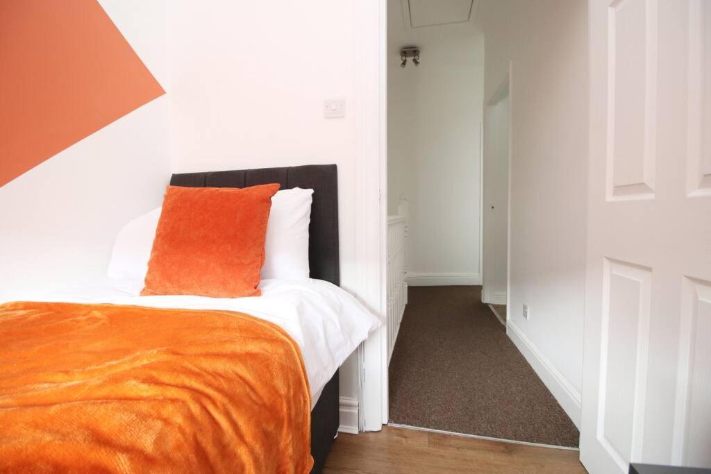 Holiday House For 7 Guests, Free Wi-Fi & Self Check-In Explore Newport Villa Luaran gambar