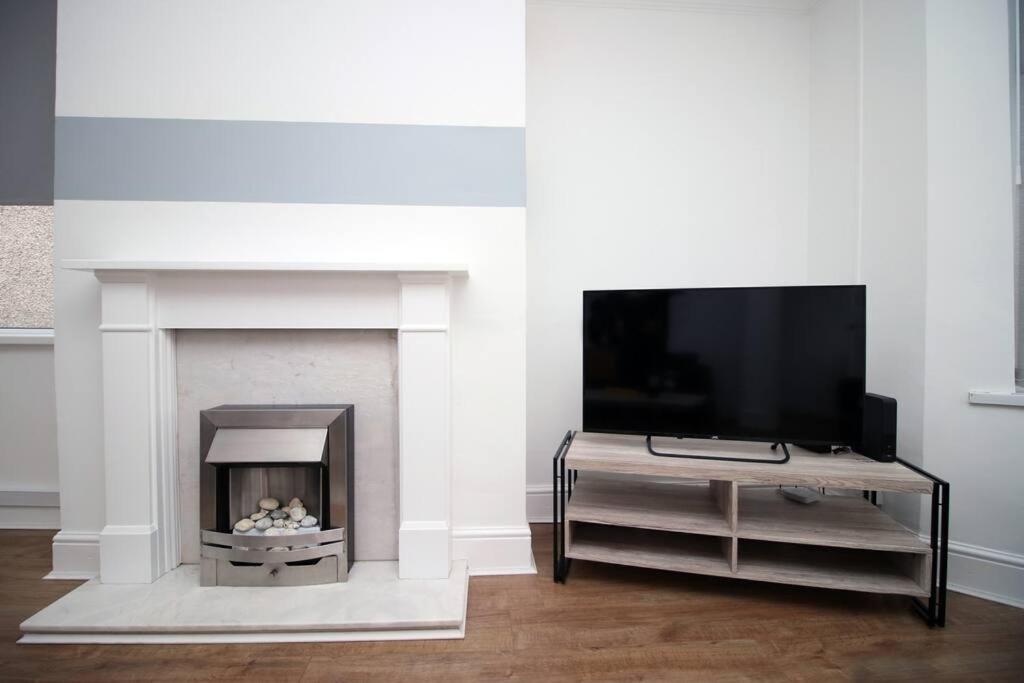 Holiday House For 7 Guests, Free Wi-Fi & Self Check-In Explore Newport Villa Luaran gambar