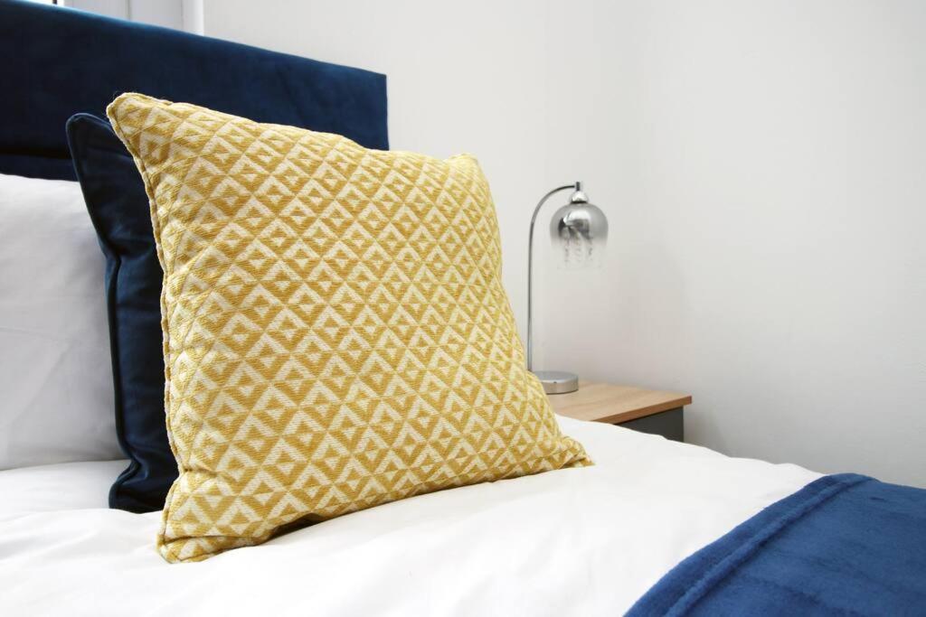Holiday House For 7 Guests, Free Wi-Fi & Self Check-In Explore Newport Villa Luaran gambar