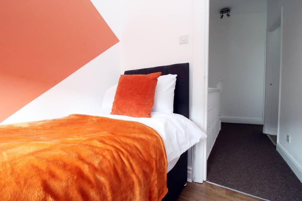 Holiday House For 7 Guests, Free Wi-Fi & Self Check-In Explore Newport Villa Luaran gambar
