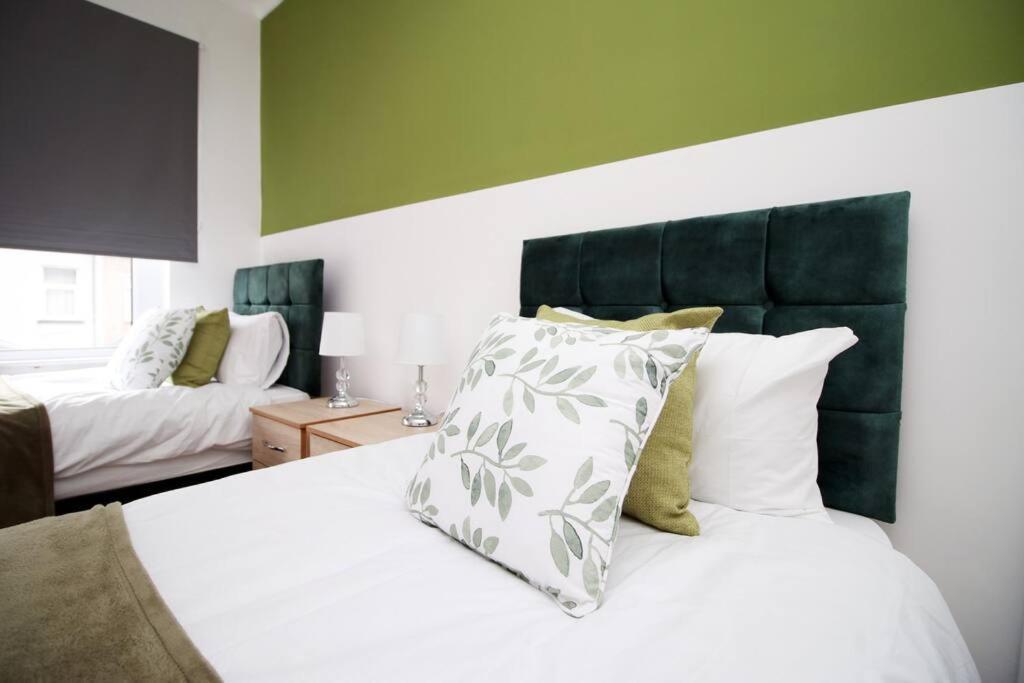 Holiday House For 7 Guests, Free Wi-Fi & Self Check-In Explore Newport Villa Luaran gambar