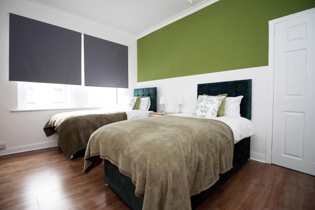 Holiday House For 7 Guests, Free Wi-Fi & Self Check-In Explore Newport Villa Luaran gambar