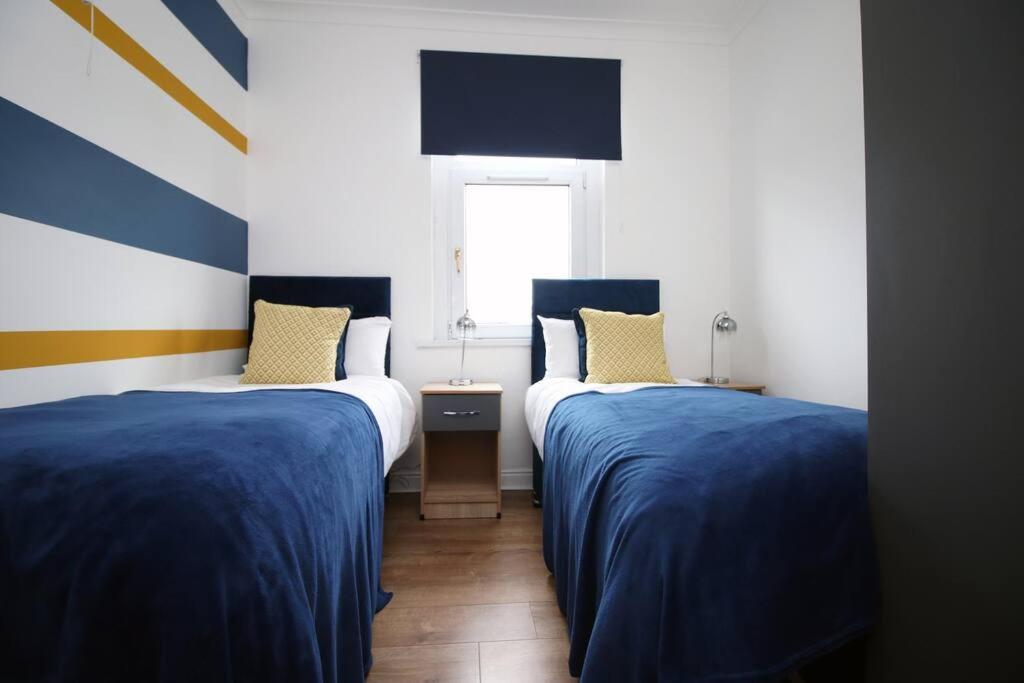 Holiday House For 7 Guests, Free Wi-Fi & Self Check-In Explore Newport Villa Luaran gambar